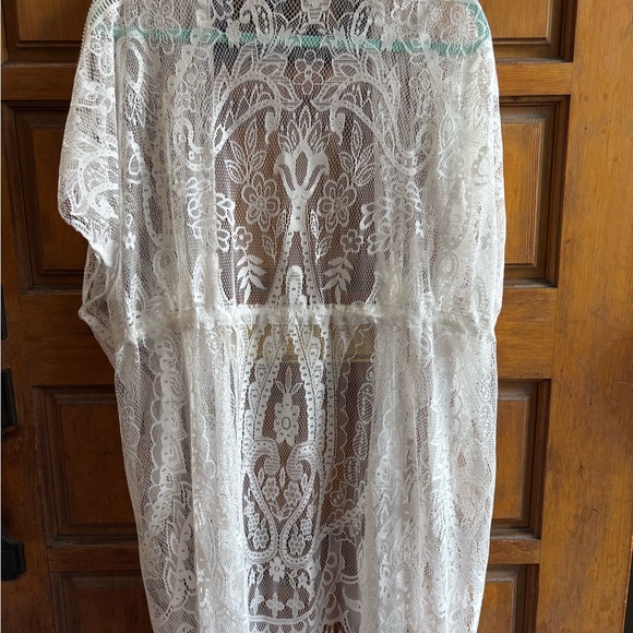 Chic White Lace Robe - Picture 4 of 5